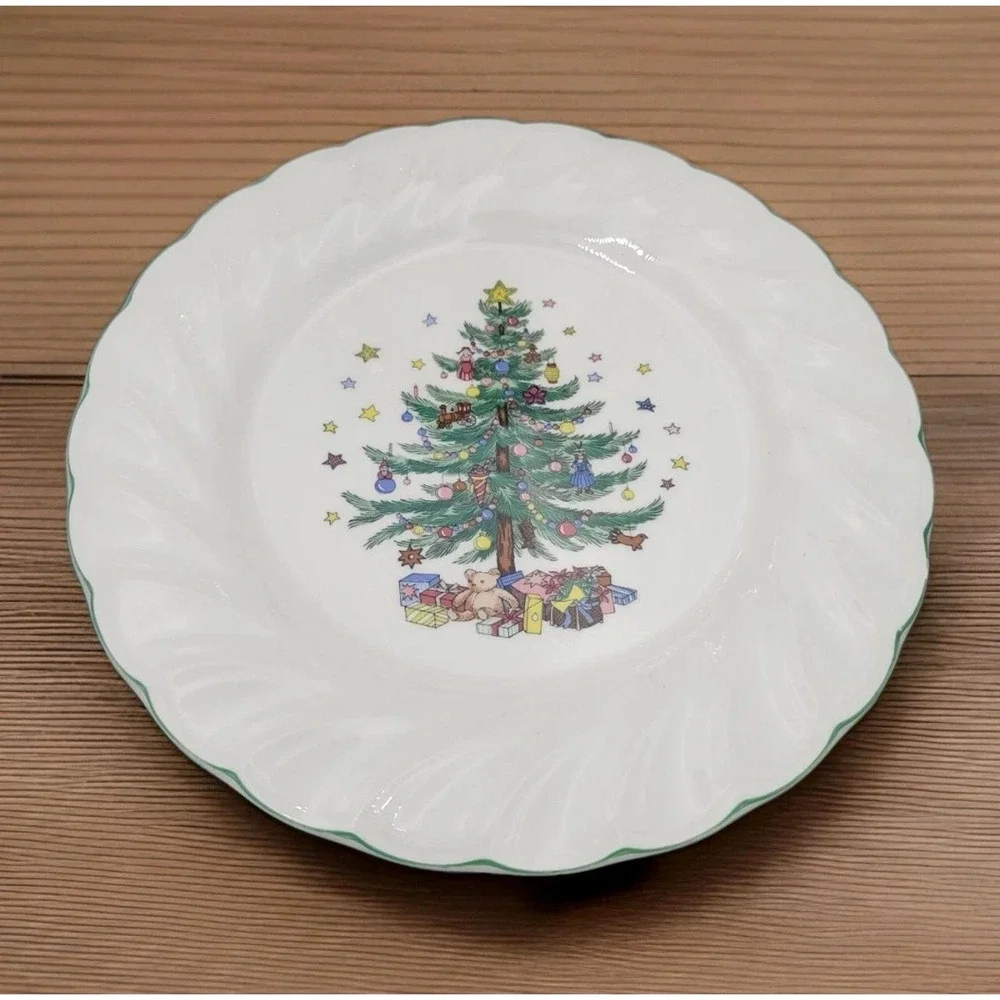 Nikko Happy Holidays Christmas Swirl Dinner Plates 10.75